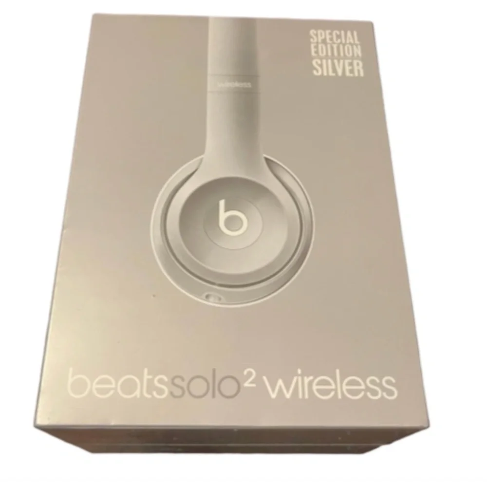 beatsSolo2 Wireless Silver